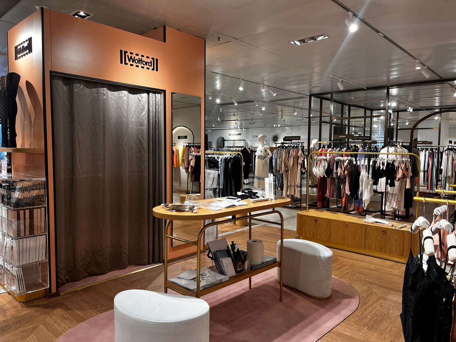 Nouvelle boutique Wolford à Harrods (Londres, Royaume-Uni) réalisée par Robles Project Factory.